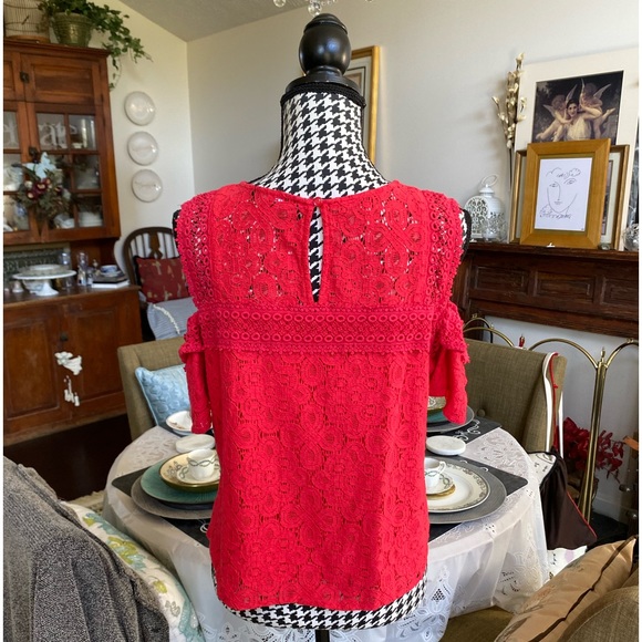 Project Runway Cold Shoulder Red Lace Top Size L Perfect For Christmas Holidays! - Picture 9 of 15